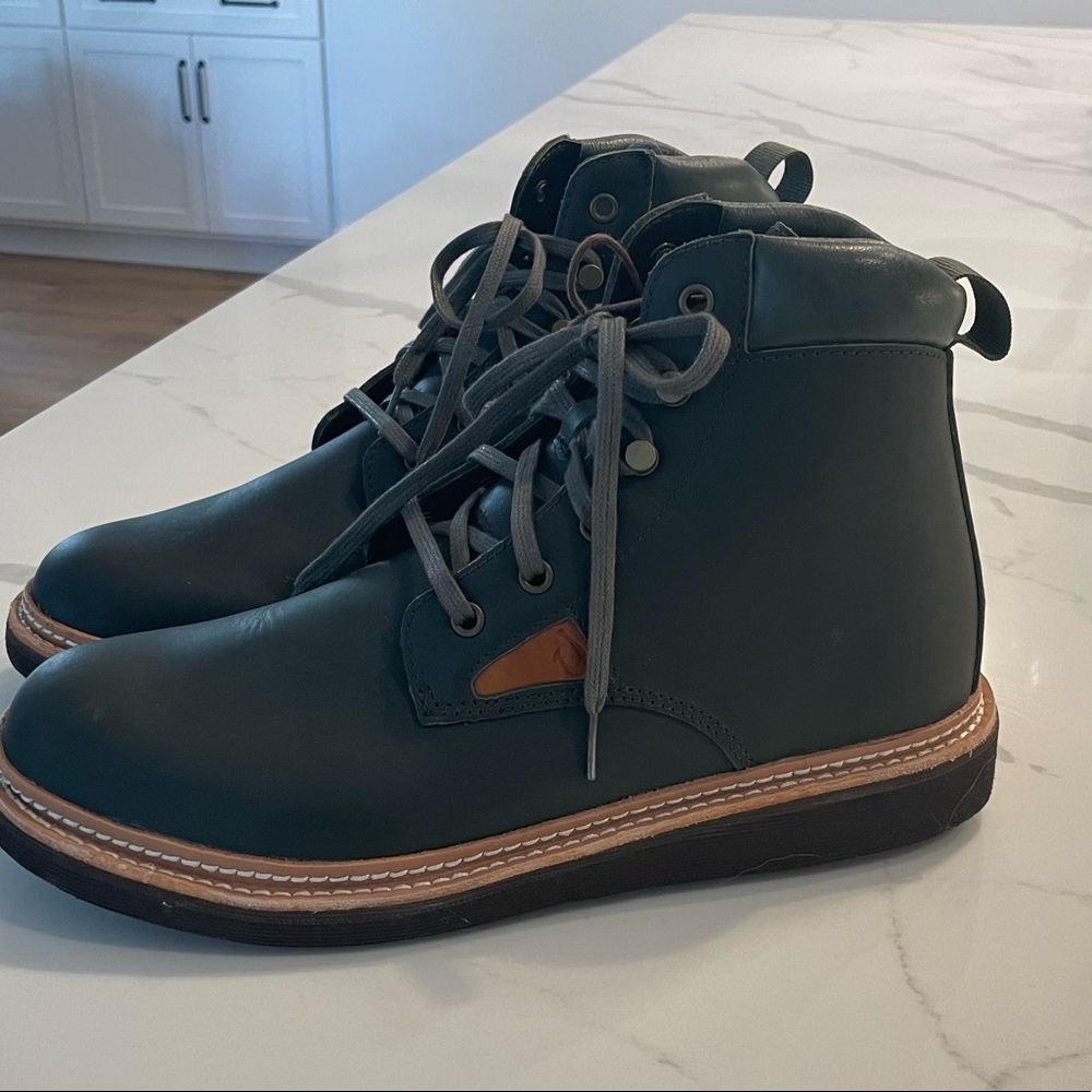 Brand new Men’s Olukai Kilakila Boots